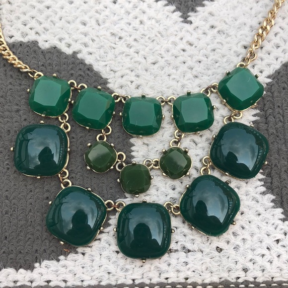 Bauble Bar green statement necklace - Picture 2 of 3